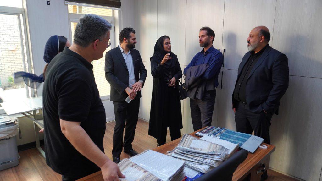 بازدید دکتر محسن گرجی رئیس دبیرخانه کارگروه ملی مد و لباس ایران از شرکت نساجی هدیه صفاهان